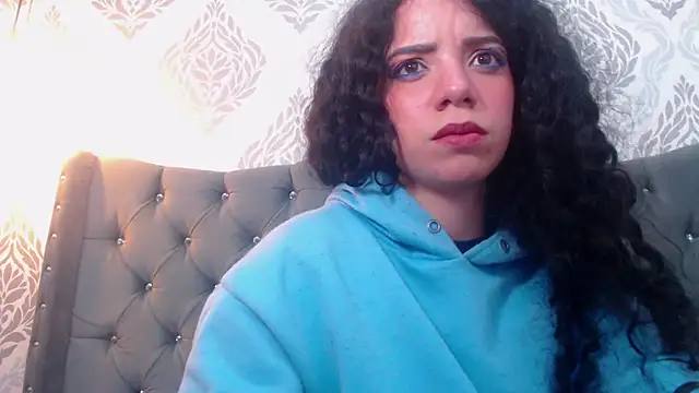 Snapshot of EmmaCowperr chatting on 02.20.25 EmmaCowperr online show from 02.20.25