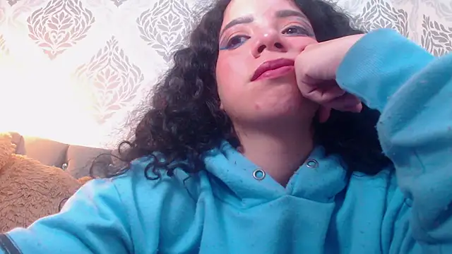 Snapshot of EmmaCowperr chatting on 02.20.25 EmmaCowperr online show from 02.20.25