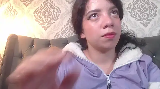 Snapshot of EmmaCowperr chatting on 02.26.25 EmmaCowperr online show from 02.26.25