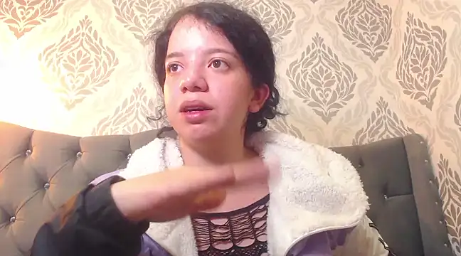 Snapshot of EmmaCowperr chatting on 02.27.25 EmmaCowperr online show from 02.27.25