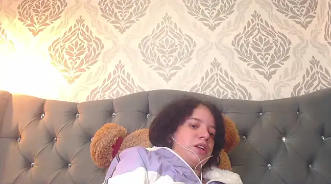 Snapshot of EmmaCowperr chatting on 02.27.25 EmmaCowperr online show from 02.27.25