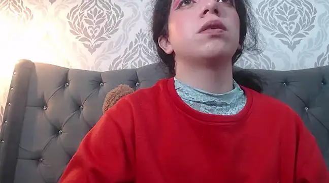 Snapshot of EmmaCowperr chatting on 03.04.25 EmmaCowperr online show from 03.04.25