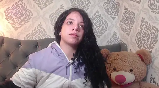 Snapshot of EmmaCowperr chatting on 03.06.25 EmmaCowperr online show from 03.06.25