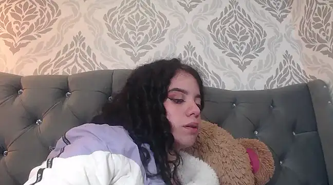 Snapshot of EmmaCowperr chatting on 03.06.25 EmmaCowperr online show from 03.06.25