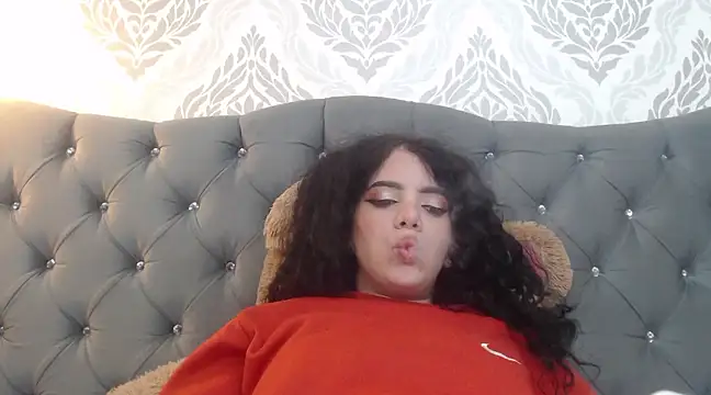 Snapshot of EmmaCowperr chatting on 03.08.25 EmmaCowperr online show from 03.08.25