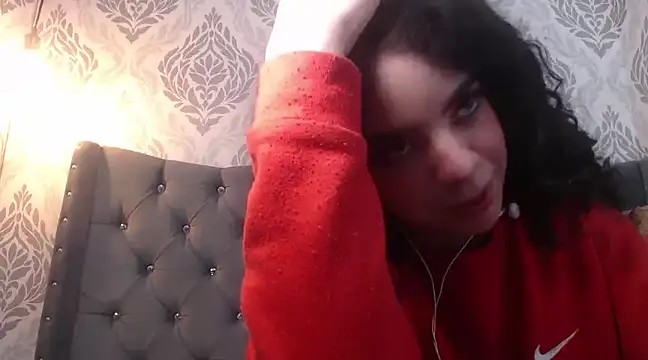 Snapshot of EmmaCowperr chatting on 03.10.25 EmmaCowperr online show from 03.10.25