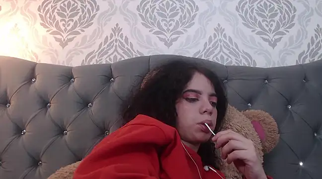 Snapshot of EmmaCowperr chatting on 03.11.25 EmmaCowperr online show from 03.11.25