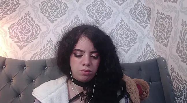 Snapshot of EmmaCowperr chatting on 03.11.25 EmmaCowperr online show from 03.11.25