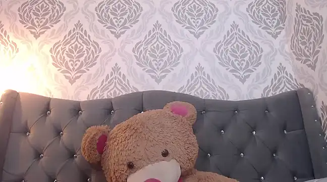 Snapshot of EmmaCowperr chatting on 03.12.25 EmmaCowperr online show from 03.12.25