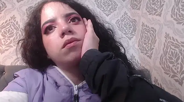 Snapshot of EmmaCowperr chatting on 03.12.25 EmmaCowperr online show from 03.12.25