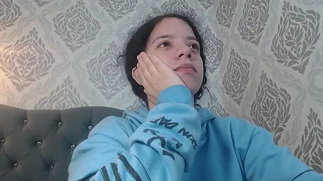 Snapshot of EmmaCowperr chatting on 03.15.25 EmmaCowperr online show from 03.15.25