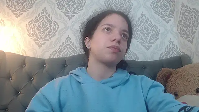 Snapshot of EmmaCowperr chatting on 03.15.25 EmmaCowperr online show from 03.15.25