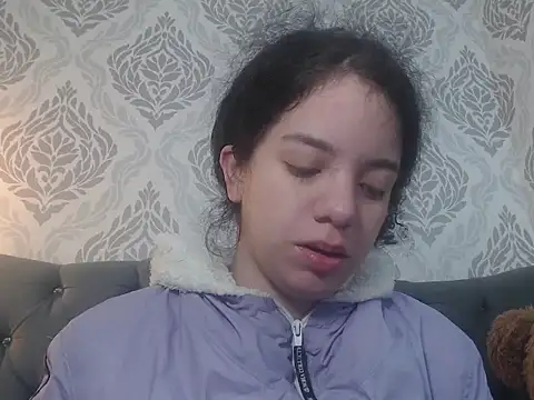 Snapshot of EmmaCowperr chatting on 03.17.25 EmmaCowperr online show from 03.17.25