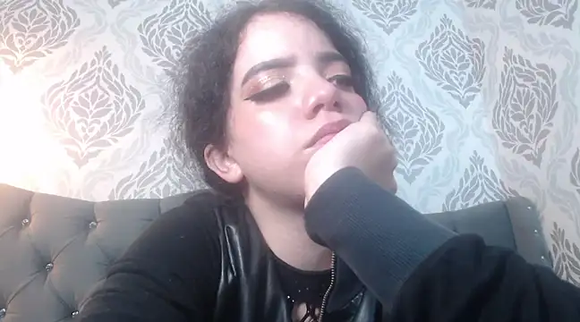 Snapshot of EmmaCowperr chatting on 03.18.25 EmmaCowperr online show from 03.18.25