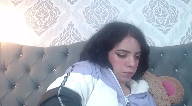 Snapshot of EmmaCowperr chatting on 03.19.25 EmmaCowperr online show from 03.19.25