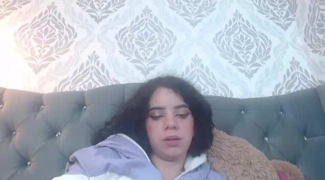 Snapshot of EmmaCowperr chatting on 03.19.25 EmmaCowperr online show from 03.19.25