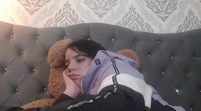 Snapshot of EmmaCowperr chatting on 03.20.25 EmmaCowperr online show from 03.20.25