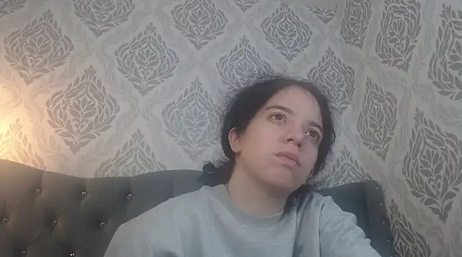 Snapshot of EmmaCowperr chatting on 03.22.25 EmmaCowperr online show from 03.22.25