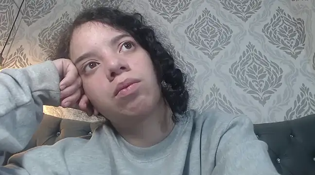 Snapshot of EmmaCowperr chatting on 03.22.25 EmmaCowperr online show from 03.22.25