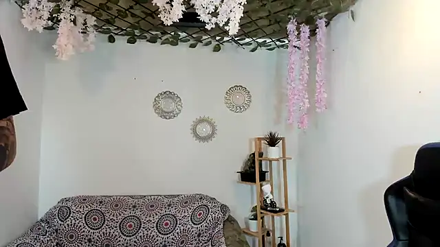 oliverhot2005 online show from 09.19.25