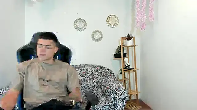 oliverhot2005 online show from 09.20.25