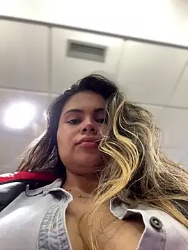 Snapshot of melanny10 chatting on 12.03.24 melanny10 online show from 12.03.24