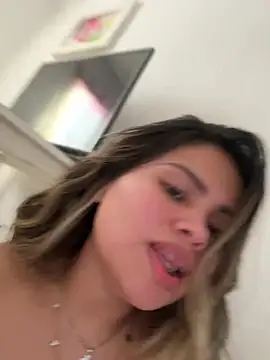 Snapshot of melanny10 chatting on 01.01.25 melanny10 online show from 01.01.25