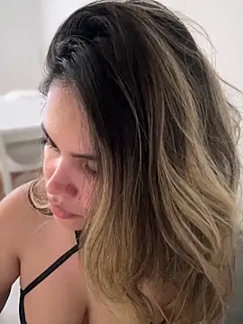 Snapshot of melanny10 chatting on 02.02.25 melanny10 online show from 02.02.25