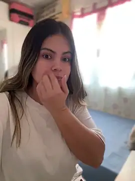 Snapshot of melanny10 chatting on 03.15.25 melanny10 online show from 03.15.25