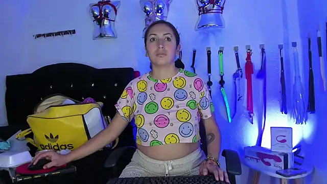 Snapshot of LucyStrike_ chatting on 11.04.25 LucyStrike online show from 11.04.25