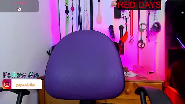 Snapshot of LucyStrike_ chatting on 01.05.26 LucyStrike online show from 01.05.26