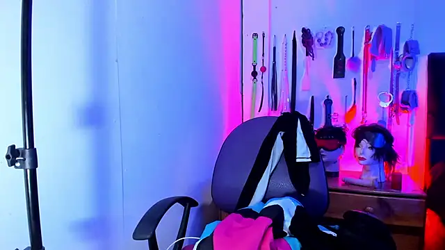 Snapshot of LucyStrike_ chatting on 01.09.26 LucyStrike online show from 01.09.26