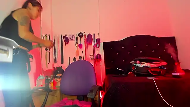 Snapshot of LucyStrike_ chatting on 01.13.26 LucyStrike online show from 01.13.26