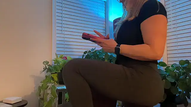 Milf Goddess online show from 12.17.25