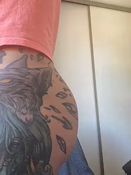 Snapshot of Luccreccia_ chatting on 10.11.25 Luccreccia  online show from 10.11.25