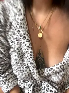 Snapshot of Luccreccia_ chatting on 10.18.25 Luccreccia  online show from 10.18.25