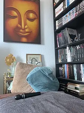 Snapshot of Luccreccia_ chatting on 10.20.25 Luccreccia  online show from 10.20.25