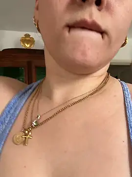 Luccreccia  online show from 03.12.26