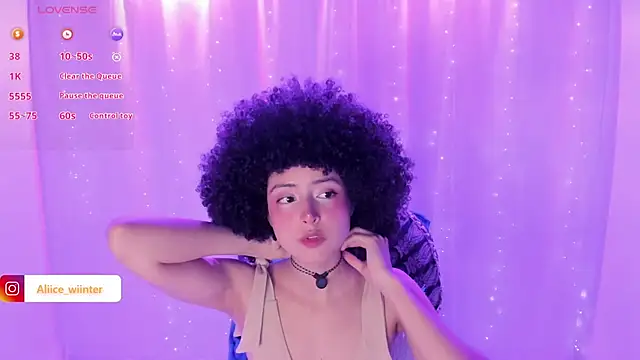 Snapshot of Alice_winter_ chatting on 03.19.25 Alice winter online show from 03.19.25