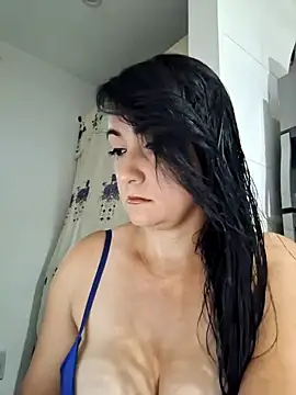 Snapshot of taalia chatting on 12.15.24 taalia online show from 12.15.24