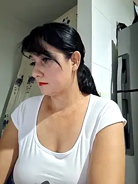 Snapshot of taalia chatting on 03.08.25 taalia online show from 03.08.25