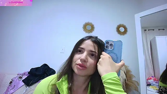 Snapshot of Ashleyjenner_ chatting on 11.23.25 Ashleyjenner online show from 11.23.25