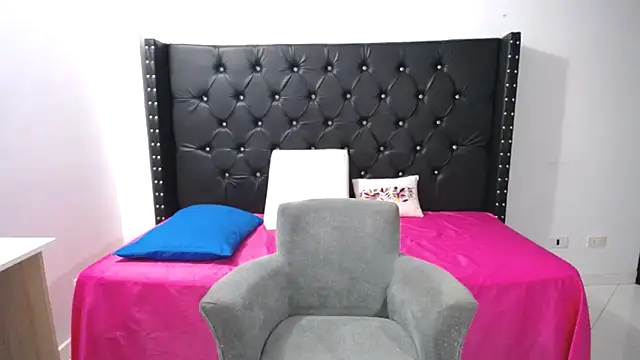 Snapshot of renata_salinas_1 chatting on 09.11.25 renata salinas 1 online show from 09.11.25