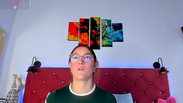 Snapshot of Ruth_harvey_ chatting on 10.21.25 Ruth harvey online show from 10.21.25