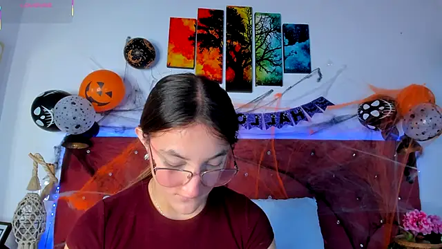Snapshot of Ruth_harvey_ chatting on 10.23.25 Ruth harvey online show from 10.23.25