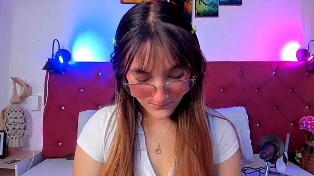 Snapshot of Ruth_harvey_ chatting on 11.20.25 Ruth harvey online show from 11.20.25