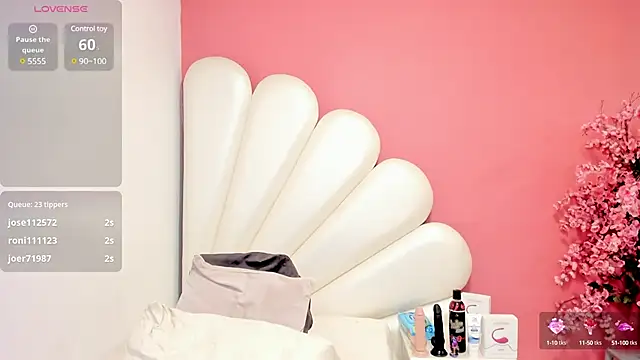 Snapshot of Vicky_Freedom chatting on 12.17.24 Vicky Freedom online show from 12.17.24