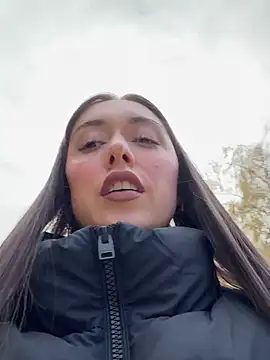 emiliasommer online show from 10.26.25