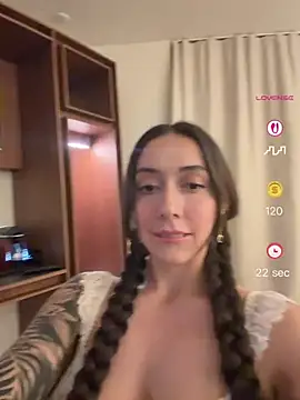 Snapshot of emiliasommer chatting on 05.28.26 emiliasommer online show from 05.28.26