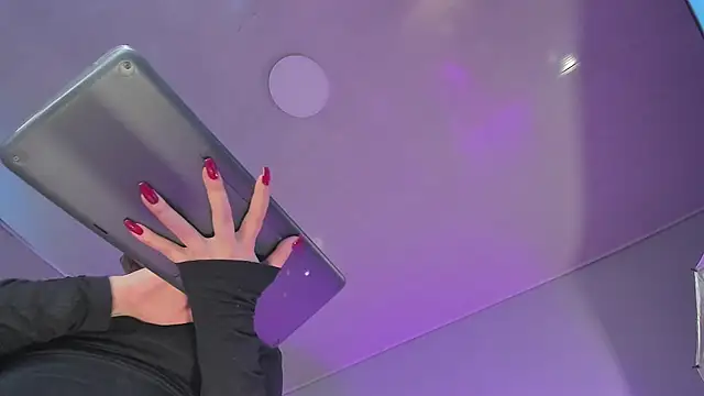 Hannah Borbon online show from 02.20.25